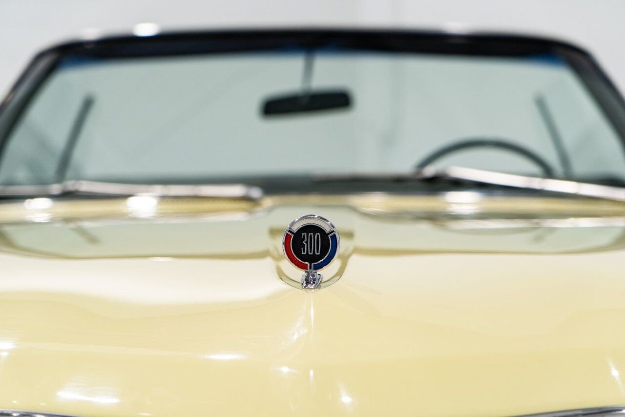 Chrysler 300 PRIX EN USD 440cu.in. Fully restored example 1968 Jaune Montréal - photo #41