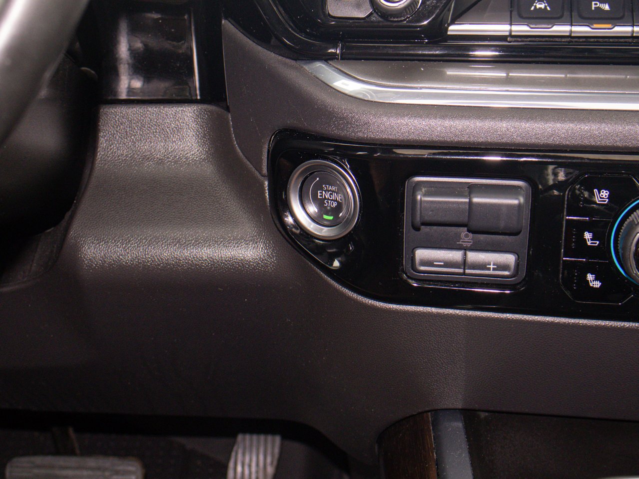 2024 Chevrolet Silverado 1500 4WD Crew Cab 157 High Country Grey Sherwood Park - photo #26