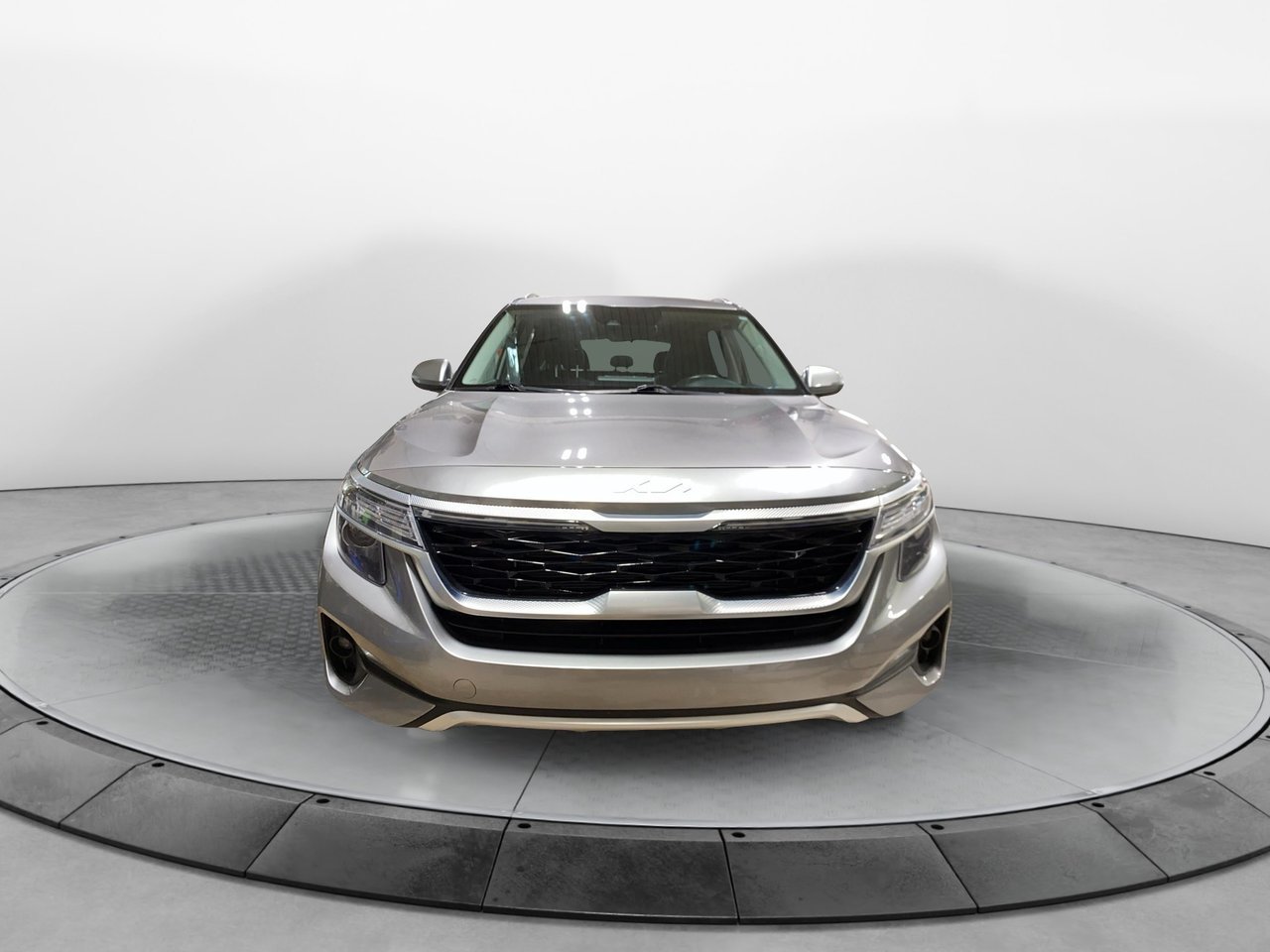 Kia Seltos NIV KNDEUCAA6P7346896 2023 Gris Chicoutimi - photo #1