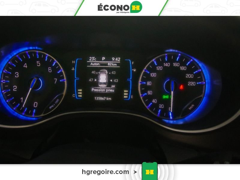 Chrysler Pacifica 2017 Noir Saint-Eustache - photo #8