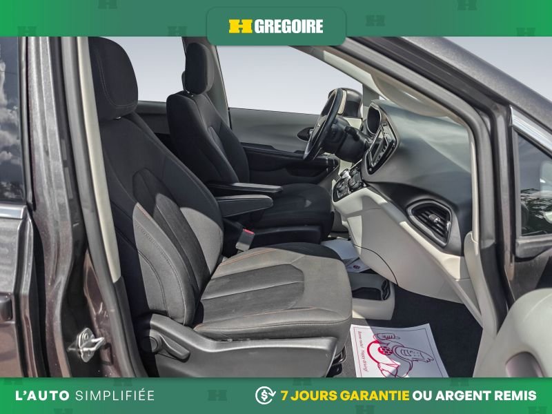 Chrysler Pacifica 2019 Gris Blainville - photo #20