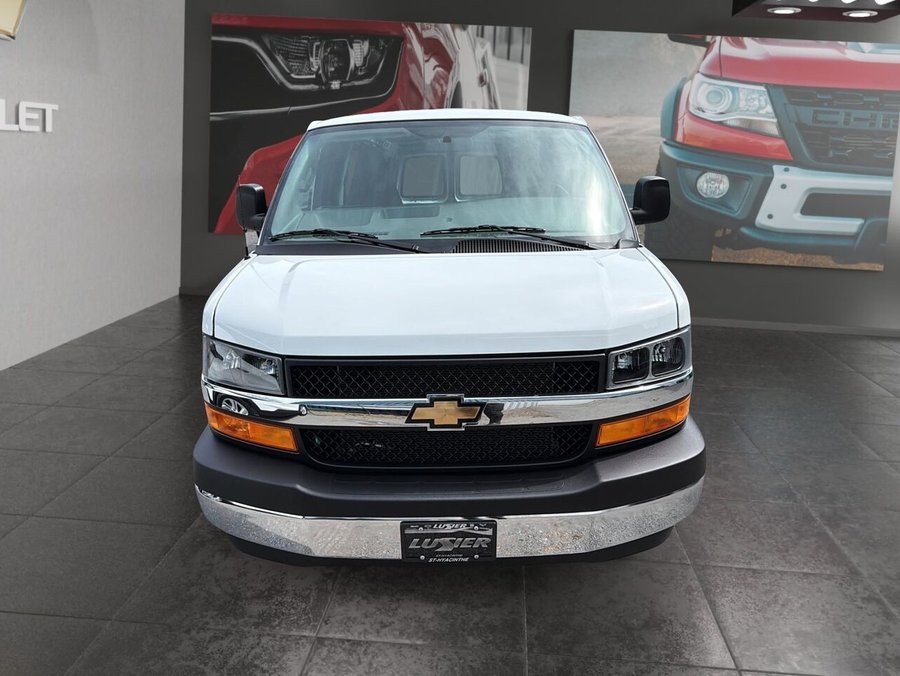 2026 Chevrolet Express Cargo Van 2026 SUMMIT WHITE