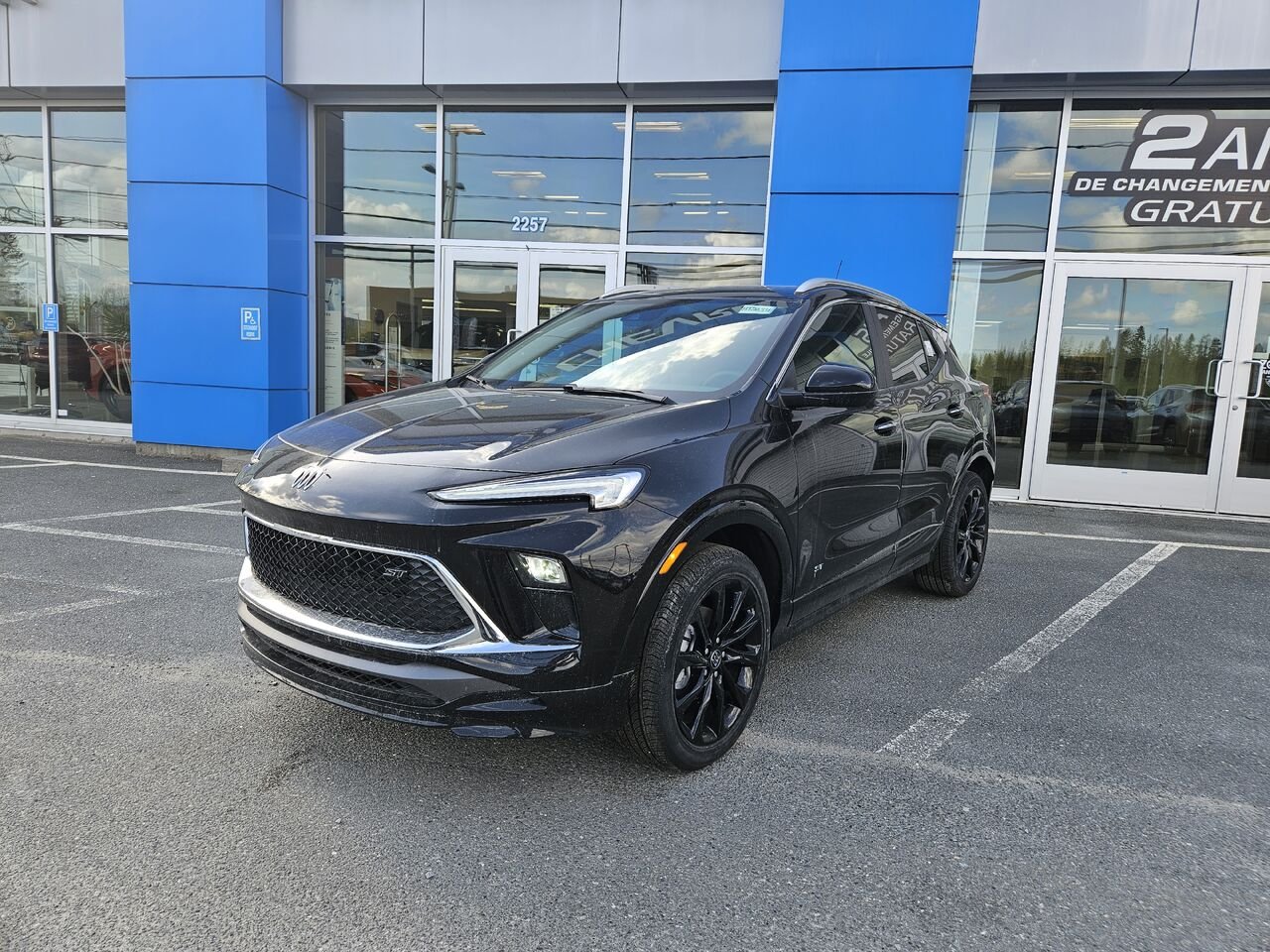2026 Buick Encore GX Tourisme sport 4 portes TI Ebony Twilight Metallic Thetford Mines - photo #0