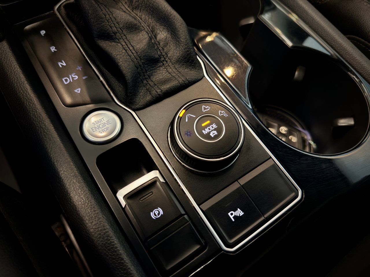 2018 Volkswagen Atlas White Notre-Dame-des-Prairies - photo #34