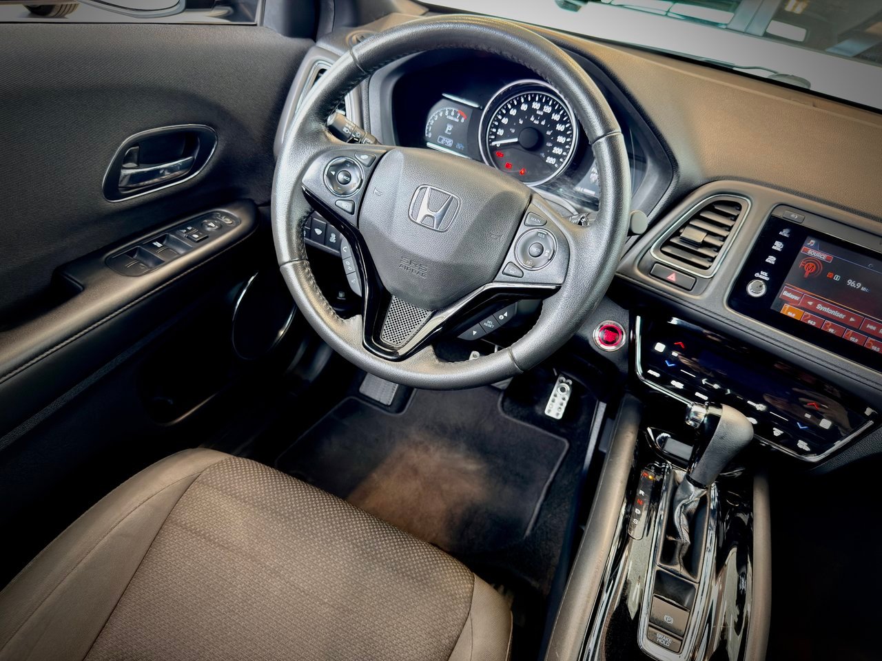 2021 Honda HR-V Black Notre-Dame-des-Prairies - photo #18
