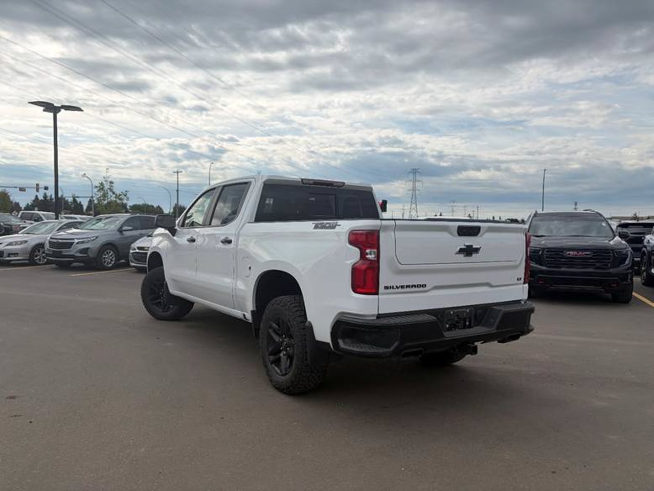 2025 Chevrolet Silverado 1500 4WD Crew Cab 147 LT Trail Boss White Sherwood Park - photo #3