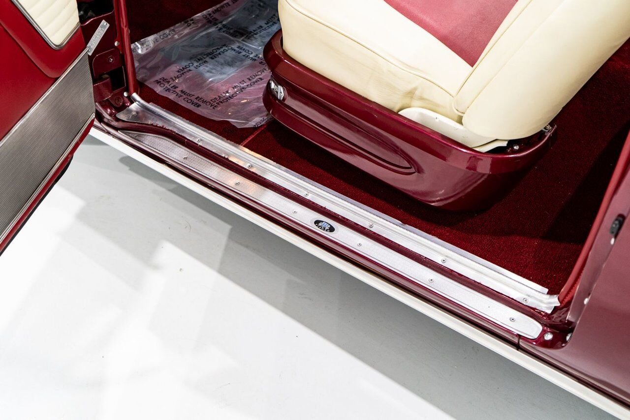 1953 Oldsmobile 98 PRIX EN USD | Convertible Beautifully Presented from complete Restoration Red Montreal - photo #62