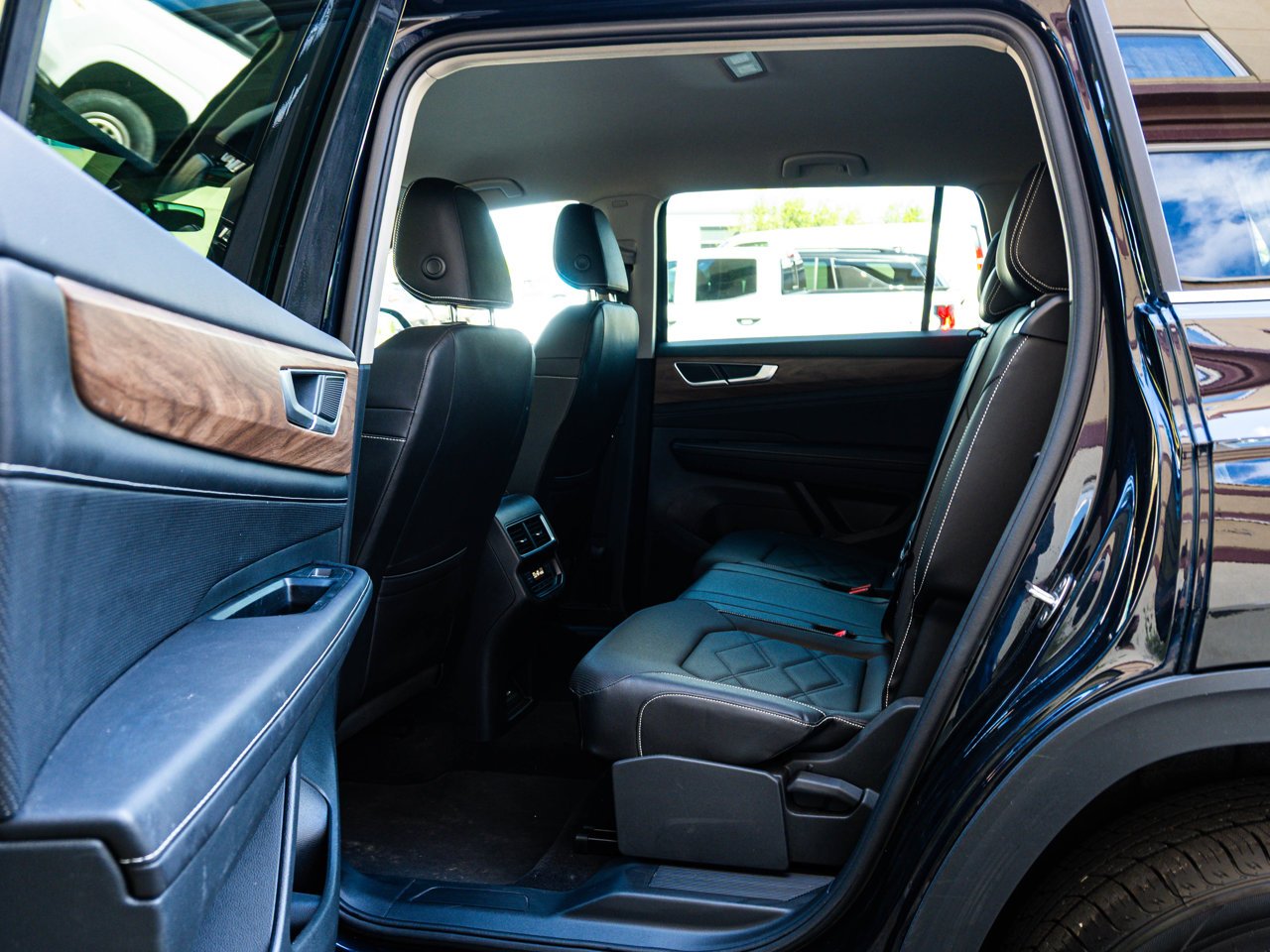 2025 Volkswagen Atlas Comfortline 2.0 TSI 4MOTION Black Sherwood Park - photo #28