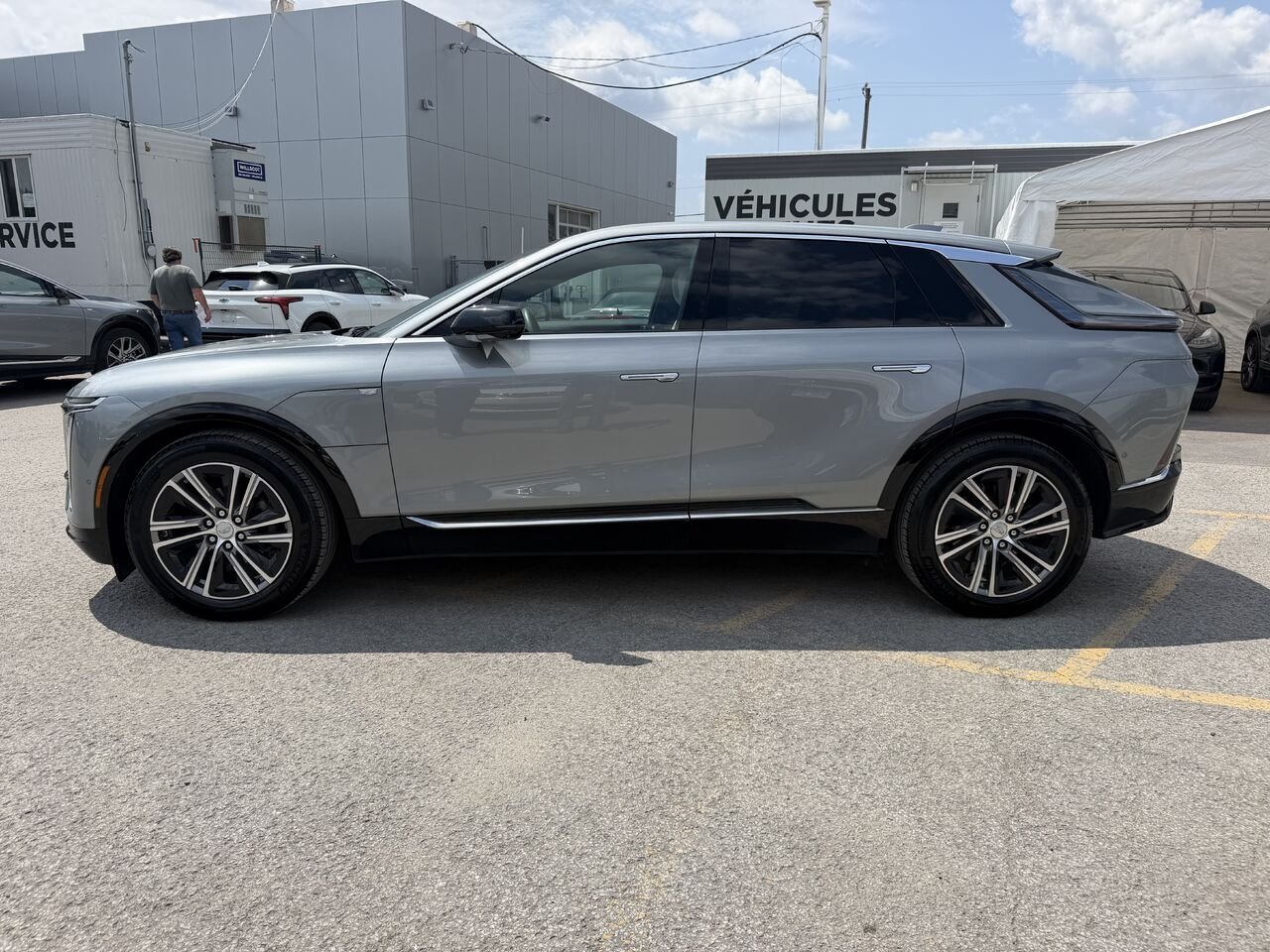 2024 Cadillac LYRIQ LUXURY AWD FINANCEMENT À PARTIR DE 0.99% Silver Laval - photo #3