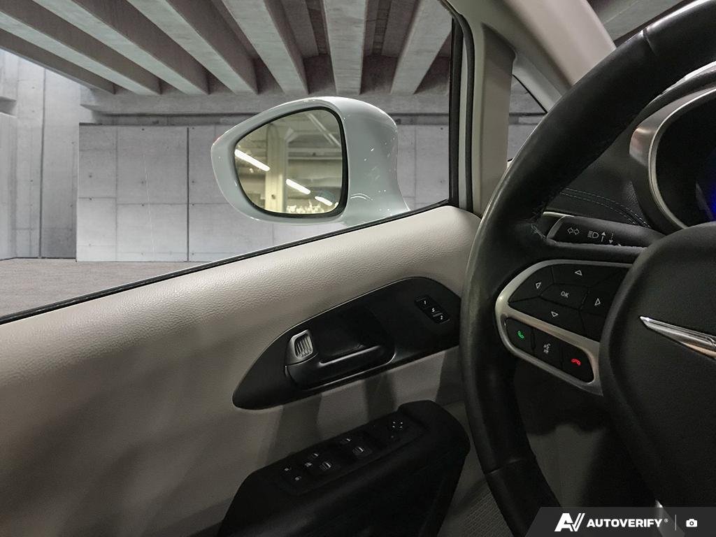 2021 Chrysler Pacifica Hybrid 2601324A | Touring L Plus White Edmonton - photo #16