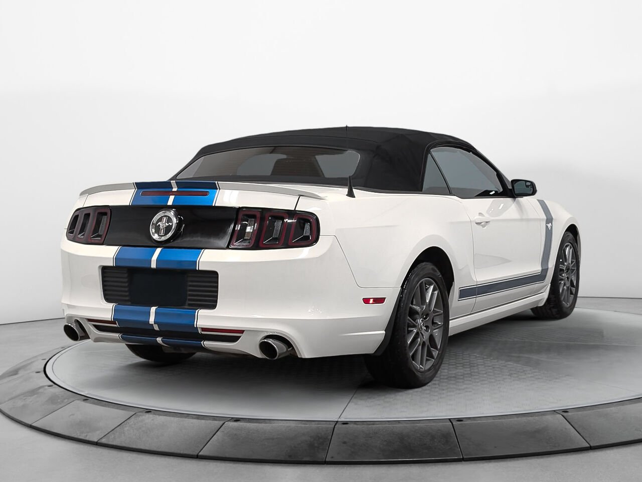 2013 Ford MUSTANG Convertible V6 Premium Automatique White Sherbrooke - photo #9