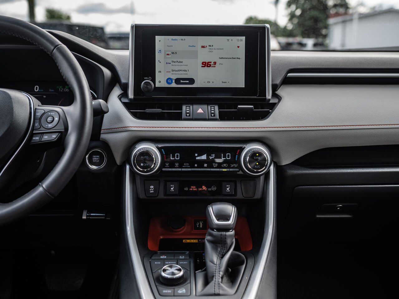 2025 Toyota RAV4 Green Sainte-Julienne - photo #29