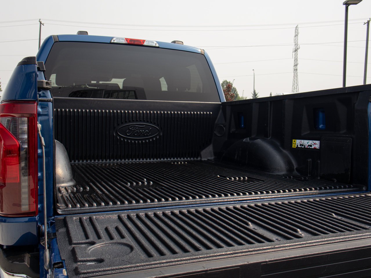 2025 Ford F-150 XLT 4WD SuperCrew 5.5' Box Blue Sherwood Park - photo #10