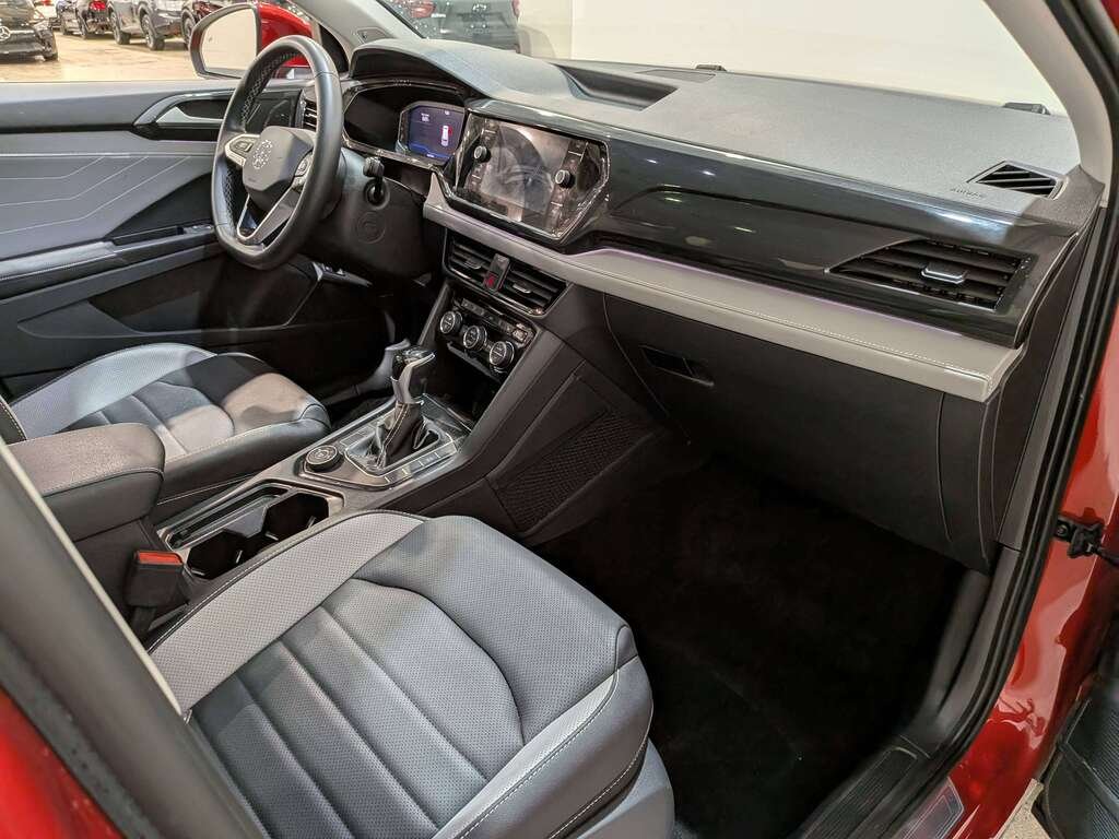 2024 Volkswagen Taos Highline 4MOTION Red Val-David - photo #9