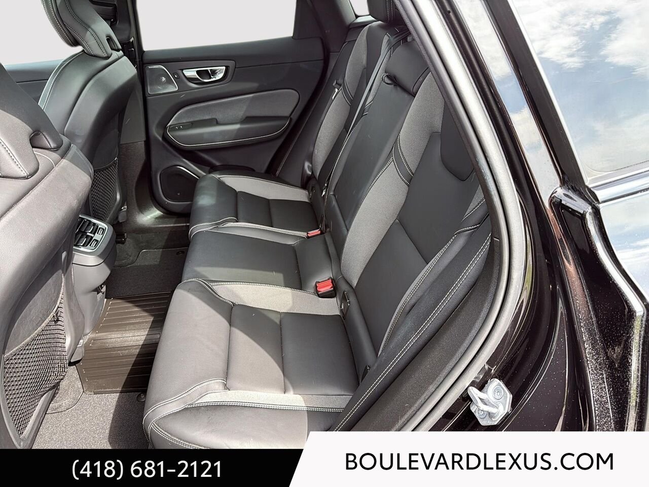 2022 Volvo XC60 19661A | B6 R-Design TI Black Quebec - photo #18