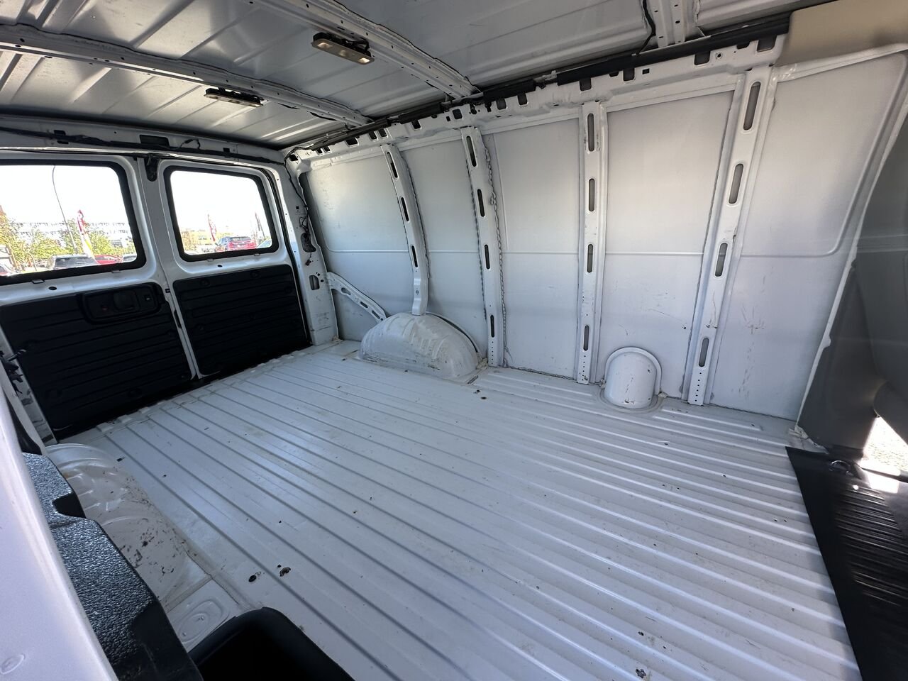 2022 CHEVROLET EXPRESS G2500 Traction arrière 2500 135 po White Ottawa & Gatineau - photo #17
