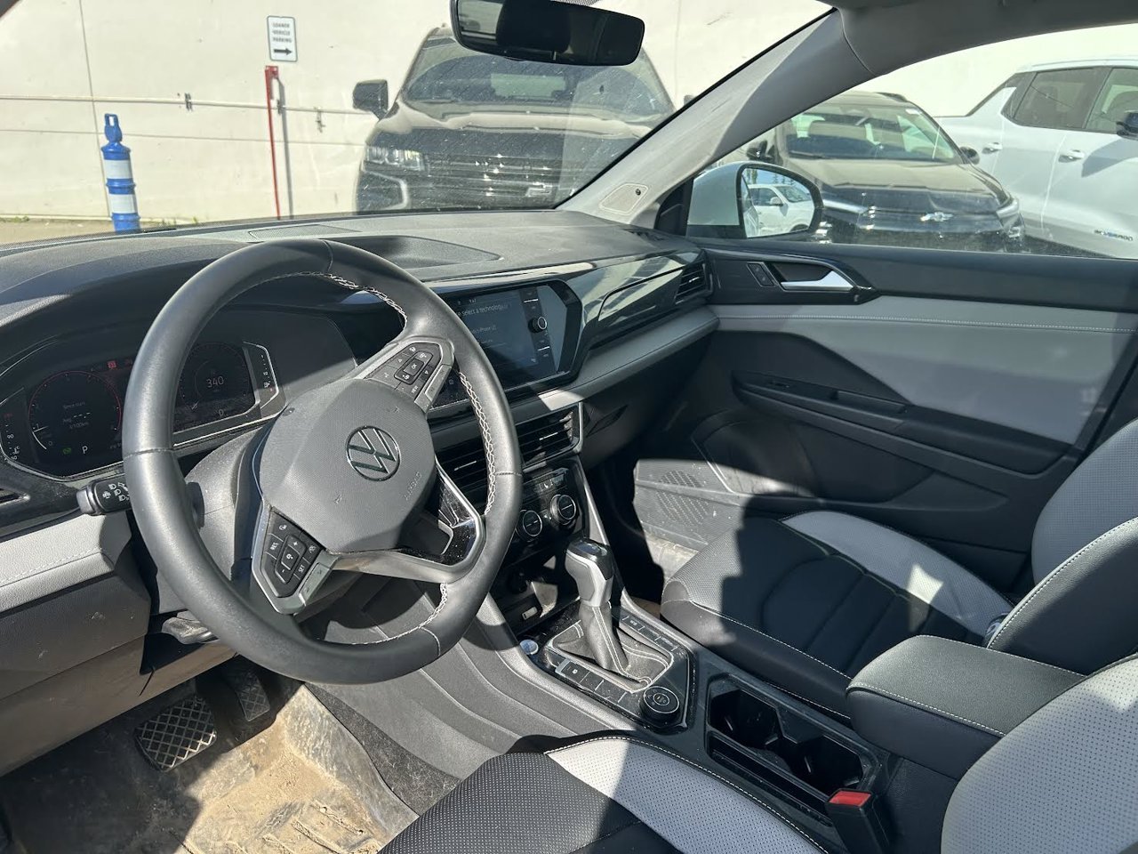 2023 Volkswagen Taos Highline 4MOTION White Sherwood Park - photo #5