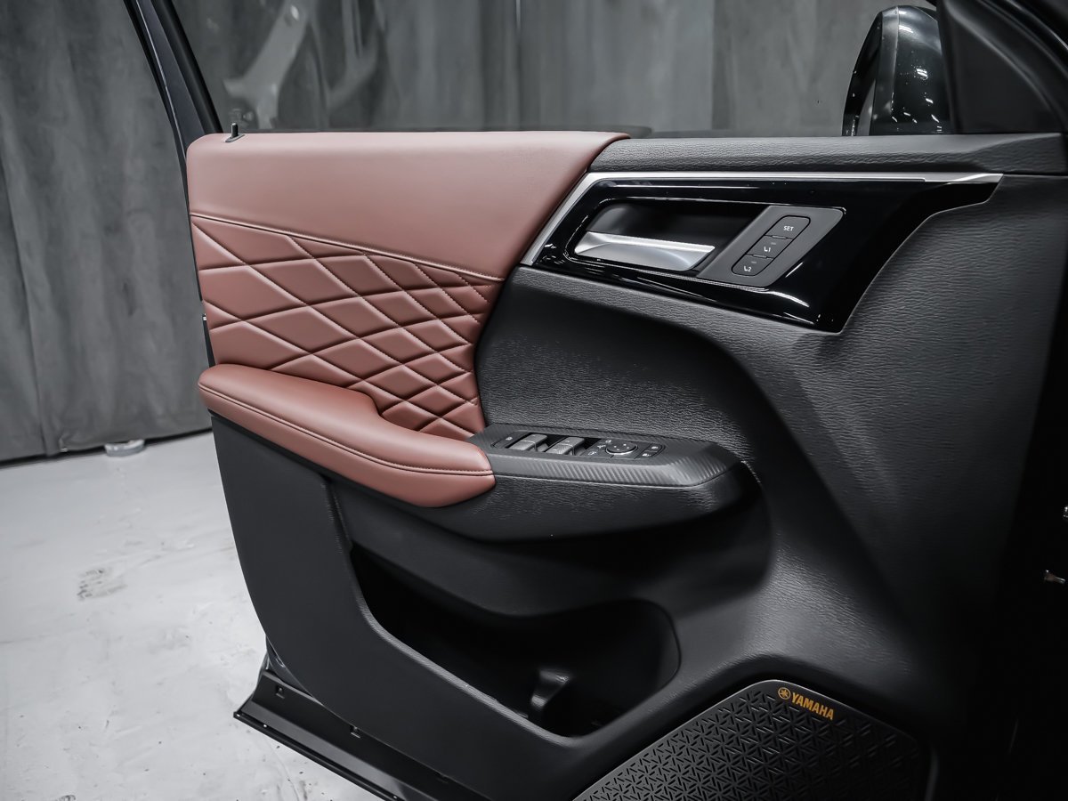 Mitsubishi Outlander GT PREMIUM 2026 Gris pierre de lune/Toit noir Montréal - photo #8