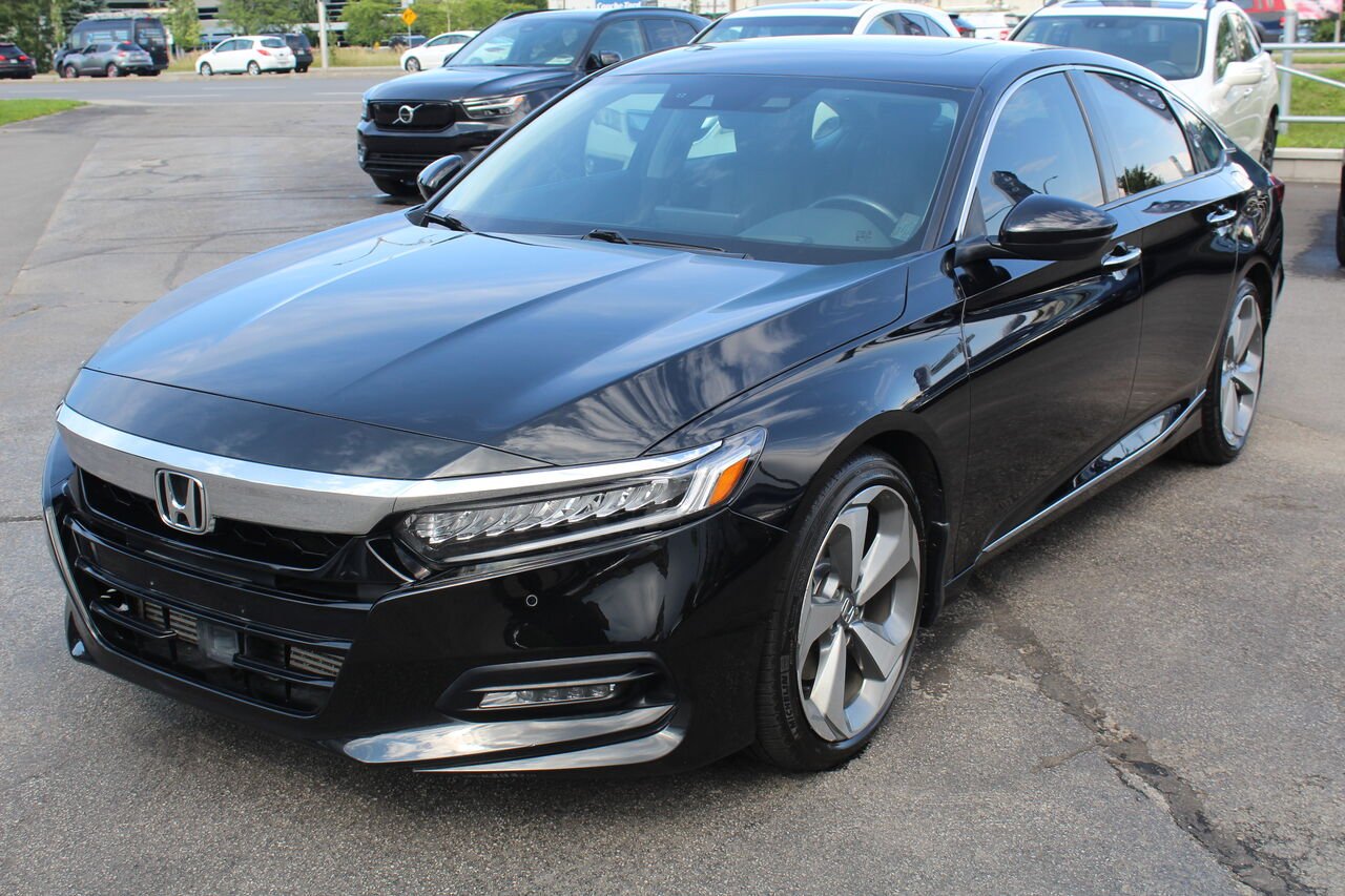 Honda Berline Accord VIN: 1HGCV1F94KA800468 2019 Noir Sainte-Rose - photo #1