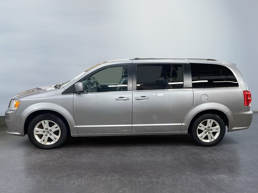 2018 Dodge GRAND CARAVAN Crew Grey