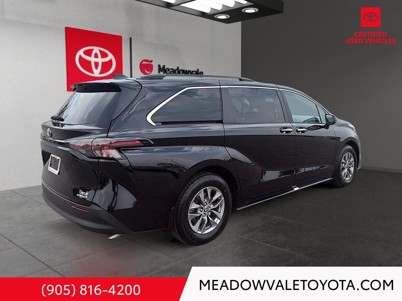 2024 Toyota Sienna One Owner, 4 New Tires, Midnight Black Metallic Mississauga - photo #3