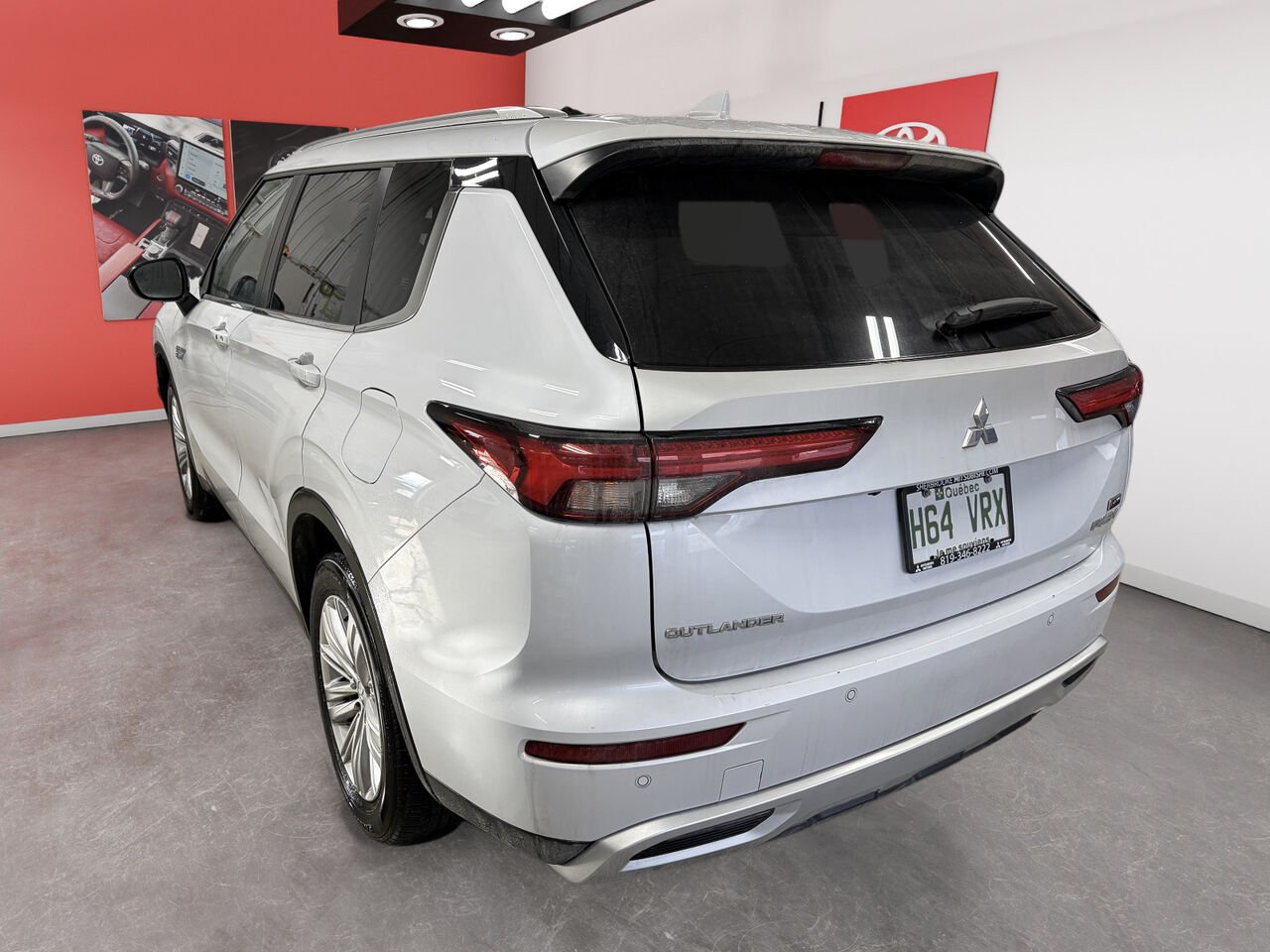 2025 Mitsubishi Outlander Plug-In Hybrid JA4T5VA99SZ609752 White Sherbrooke - photo #3