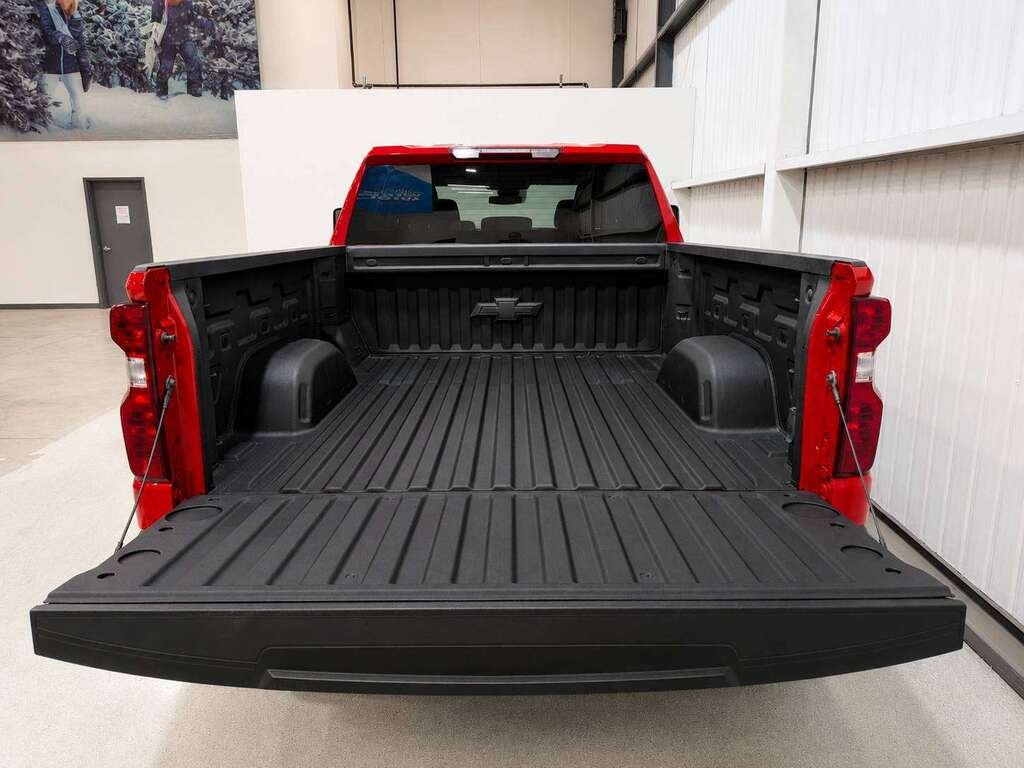 2023 Chevrolet Silverado 1500 4WD Crew Cab 157" Custom Trail Boss Red Val-David - photo #8