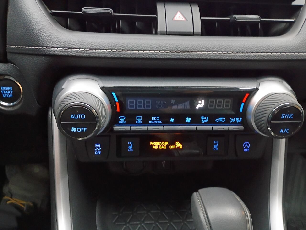 2021 Toyota RAV4 White Blainville - photo #29