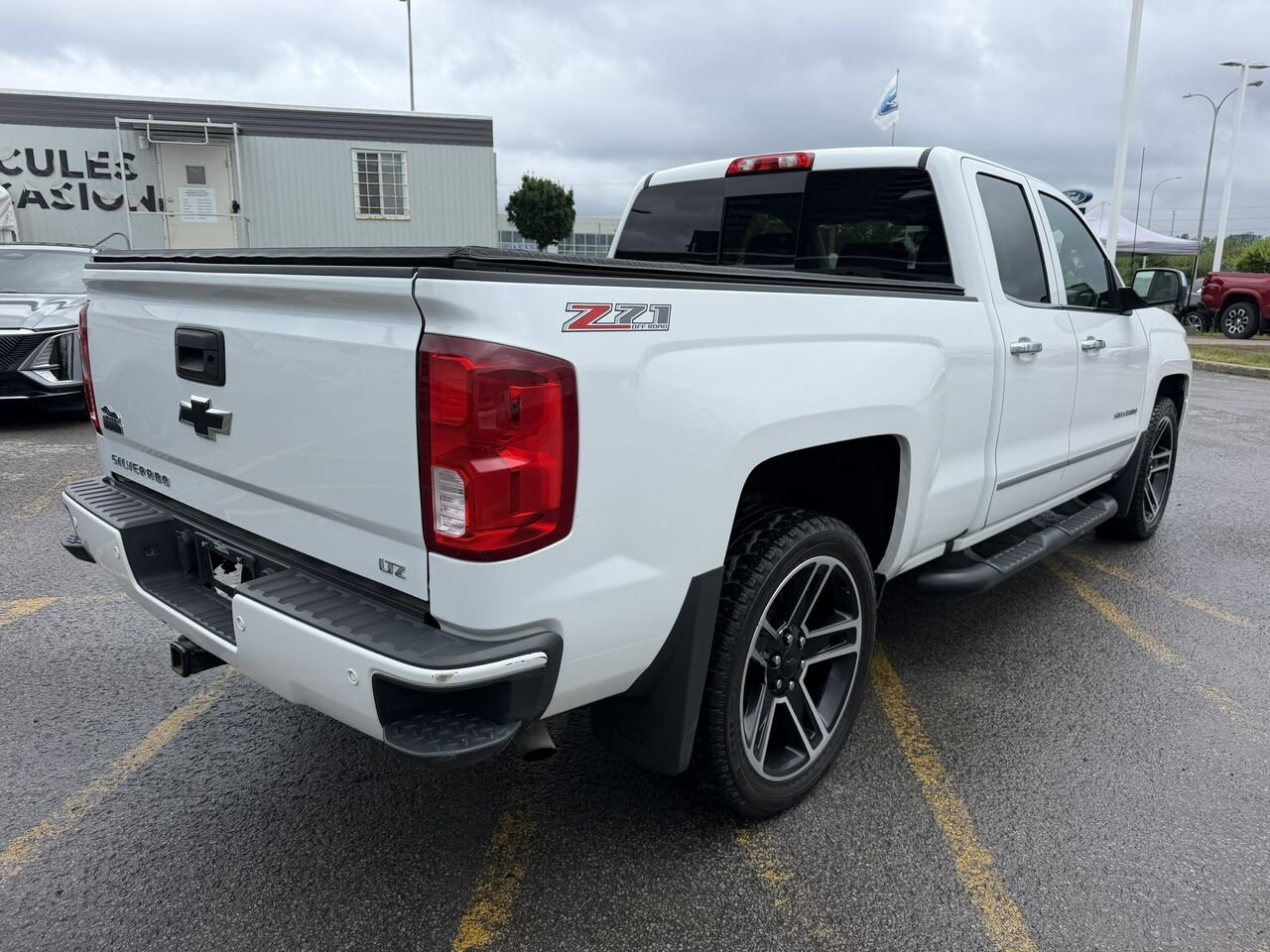Chevrolet Silverado 1500 2LTZ 5.3L ENCEMBLE Z71 QUAD CAB 2017 Blanc Laval - photo #11