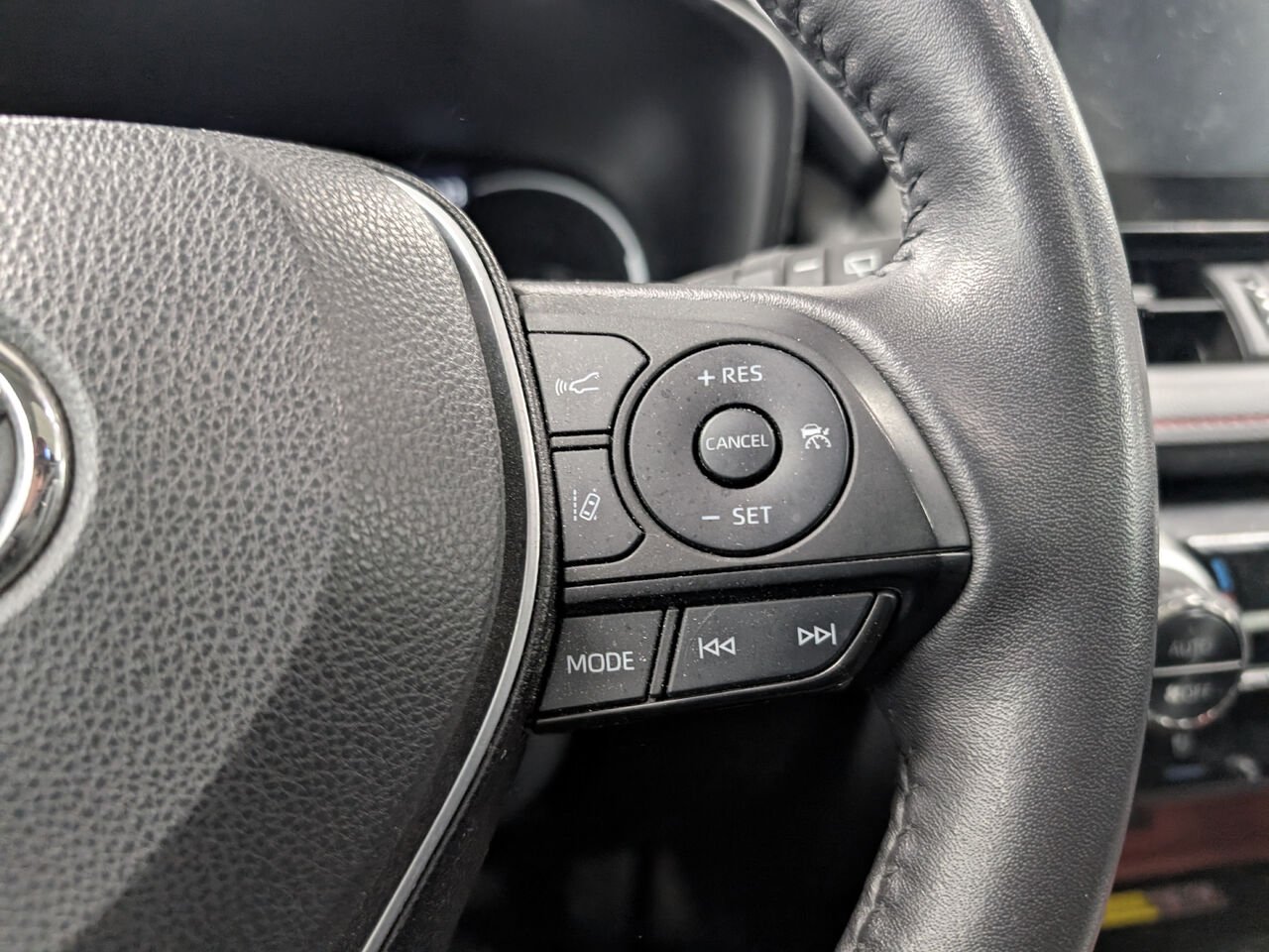 Toyota RAV4 Trail OFFROAD/SIÈGES CHAUFFANTS/TOIT OUVRANT/VOLANT CHAUFFANT/AC BIZONE 2022 Noir minuit métallisé Sherbrooke - photo #14