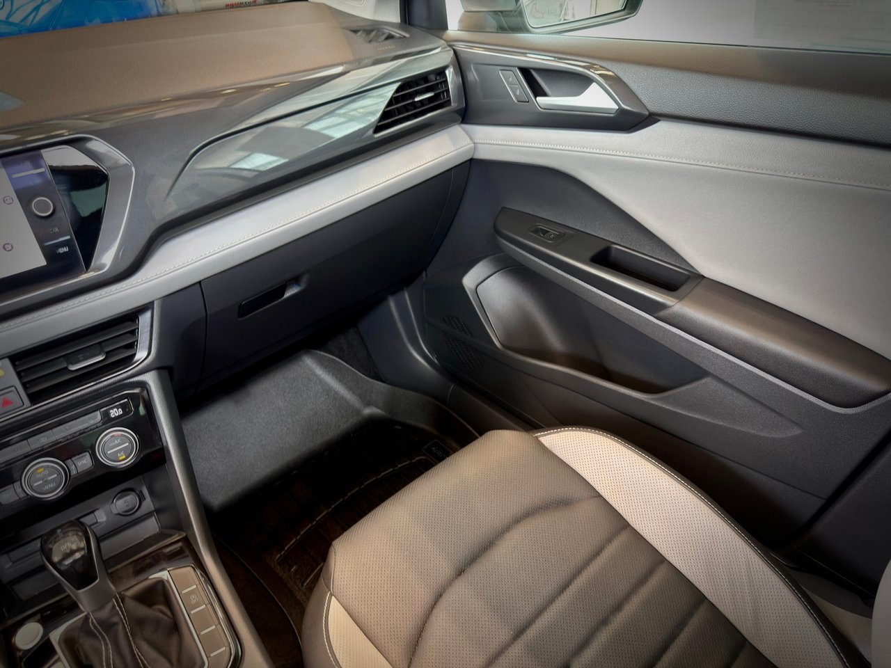 2023 Volkswagen Taos Silver Notre-Dame-des-Prairies - photo #22