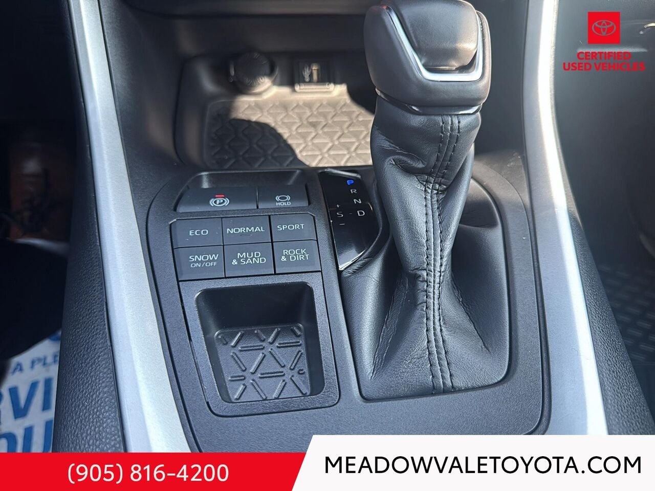2023 Toyota RAV4 19" Alloys, Power Sunroof, Power TRunk, Soft Tex Leather Seats with Memory Silver Sky Metallic Mississauga - photo #17