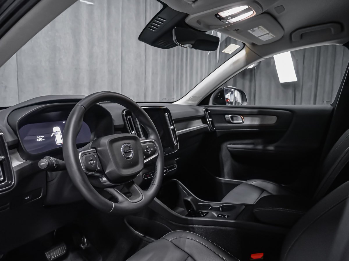 Volvo XC40 B5 CORE BRIGHT 2025 Noir Montréal - photo #5