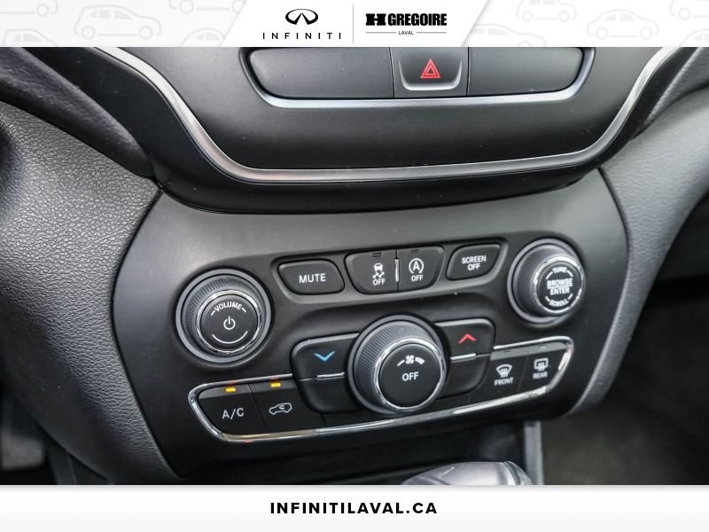 2019 Jeep Cherokee Laval - photo #17