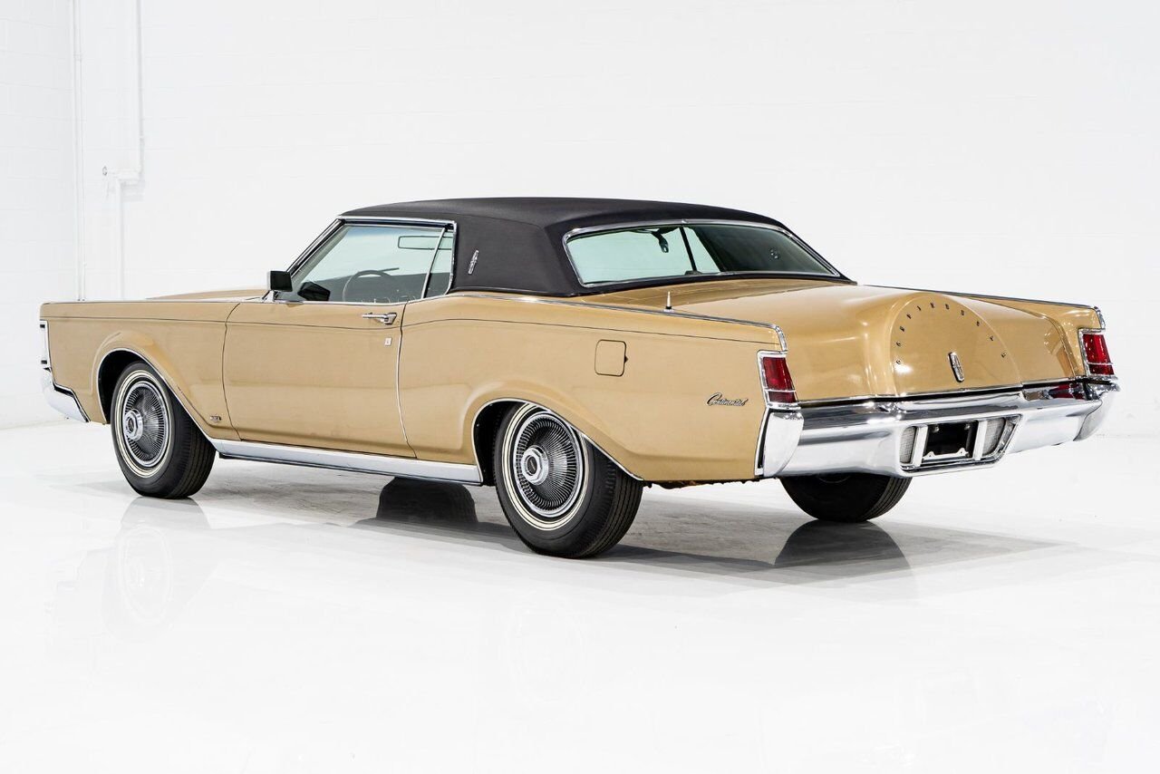 Lincoln Continental Only 687 miles from new. Unrestored example **PRICE IN USD** 1969 Or Montréal - photo #22