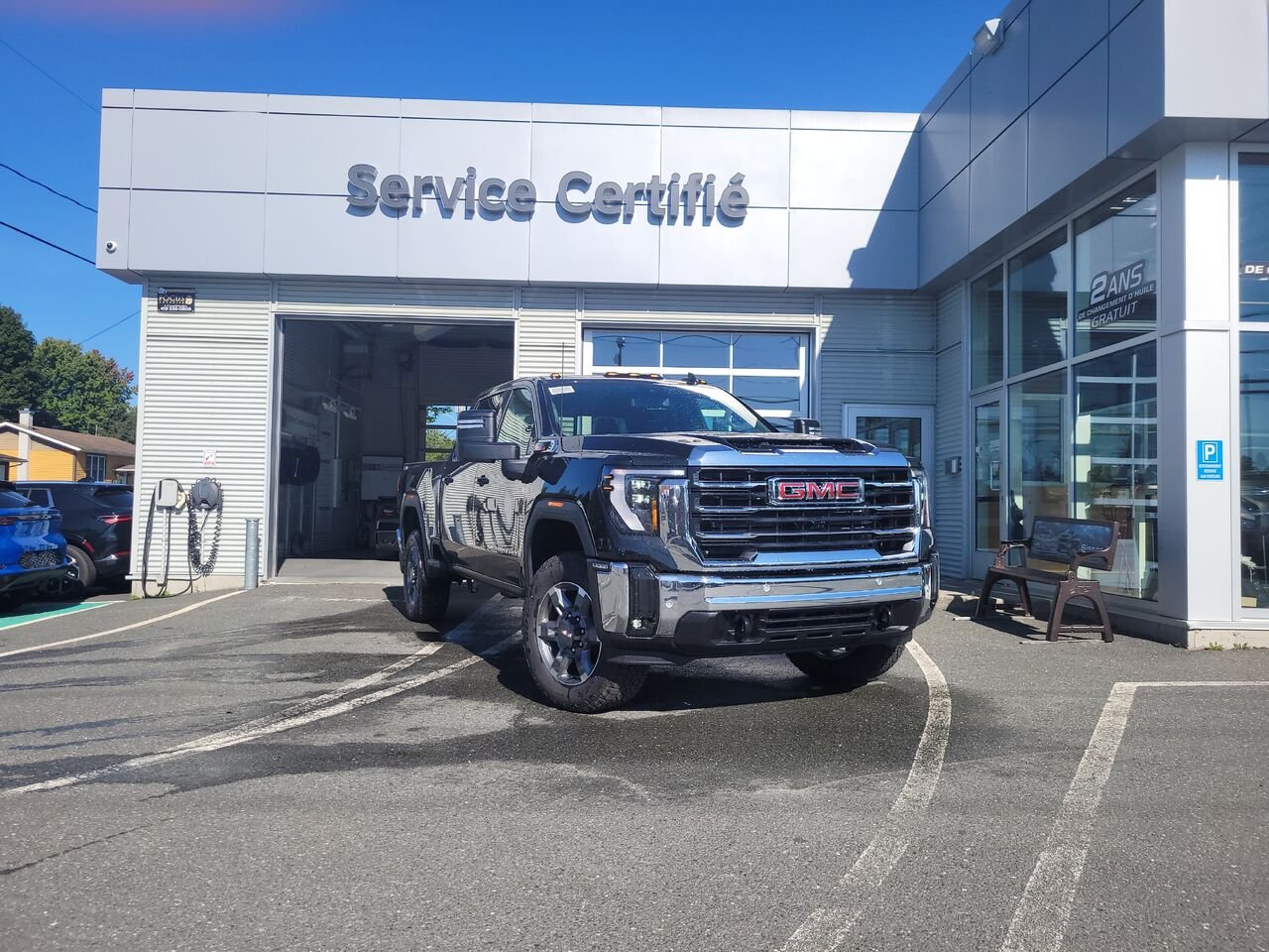 GMC Sierra 2500HD SLE cabine multiplace 4RM 159 po 2026 NOIR ONYX Thetford Mines - photo #1