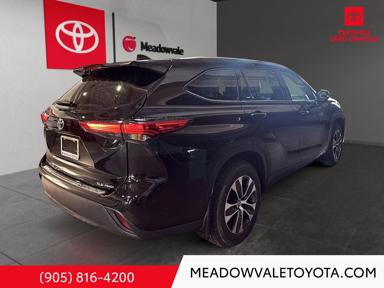 2021 Toyota Highlander One Owner, Clean Car Fax, Power Sunroof, Power Trunk, Power Seat, SofTex Leather Midnight Black Metallic Mississauga - photo #3