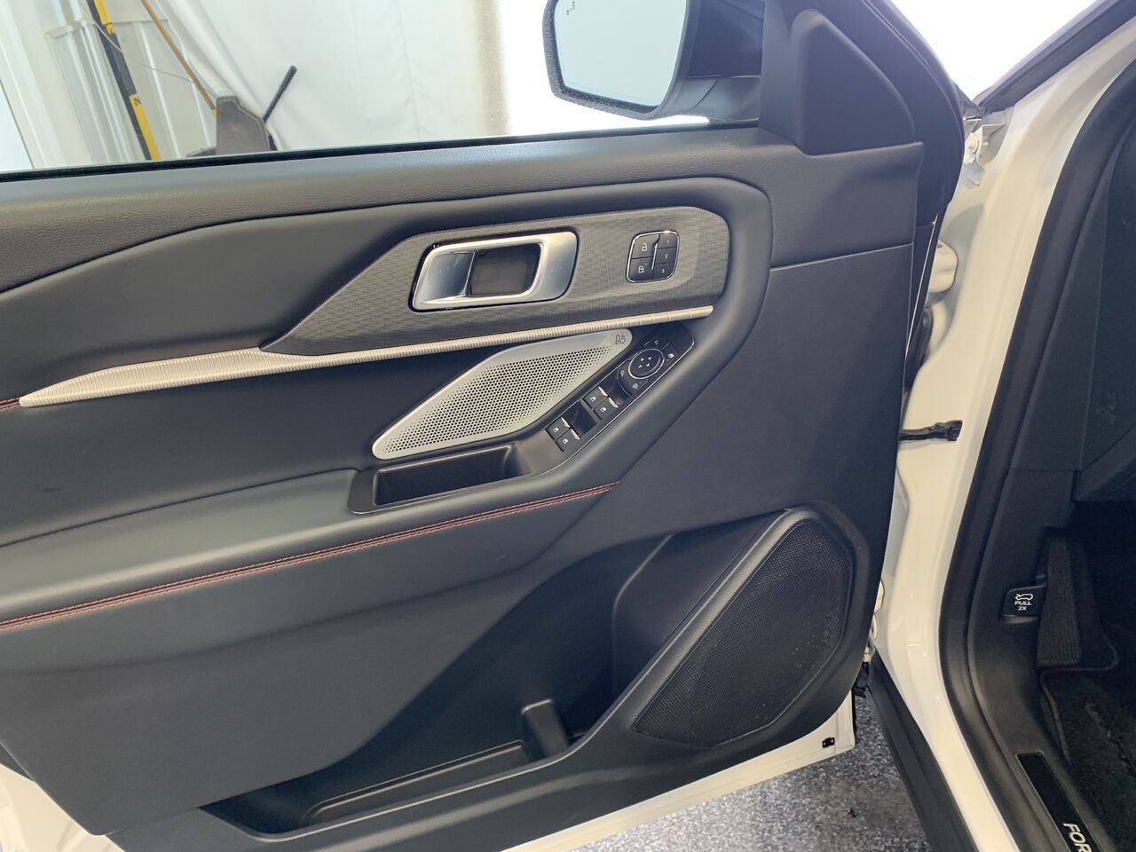 Ford Explorer ST EXPLORER ST 4WD 2025 Blanc Châteauguay - photo #27