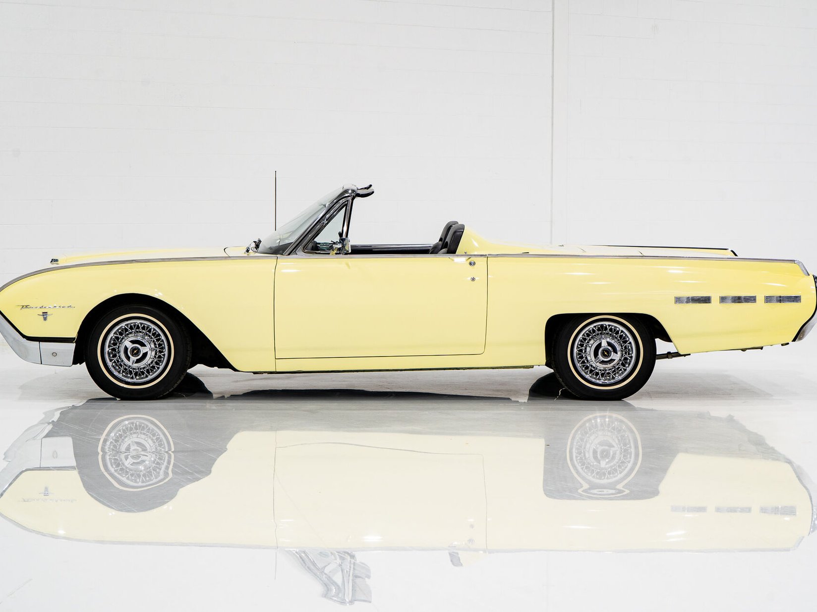 Ford Thunderbird Beautifully Presented From Older Restoration with original bill of sale 1962 Jaune Montréal - photo #7
