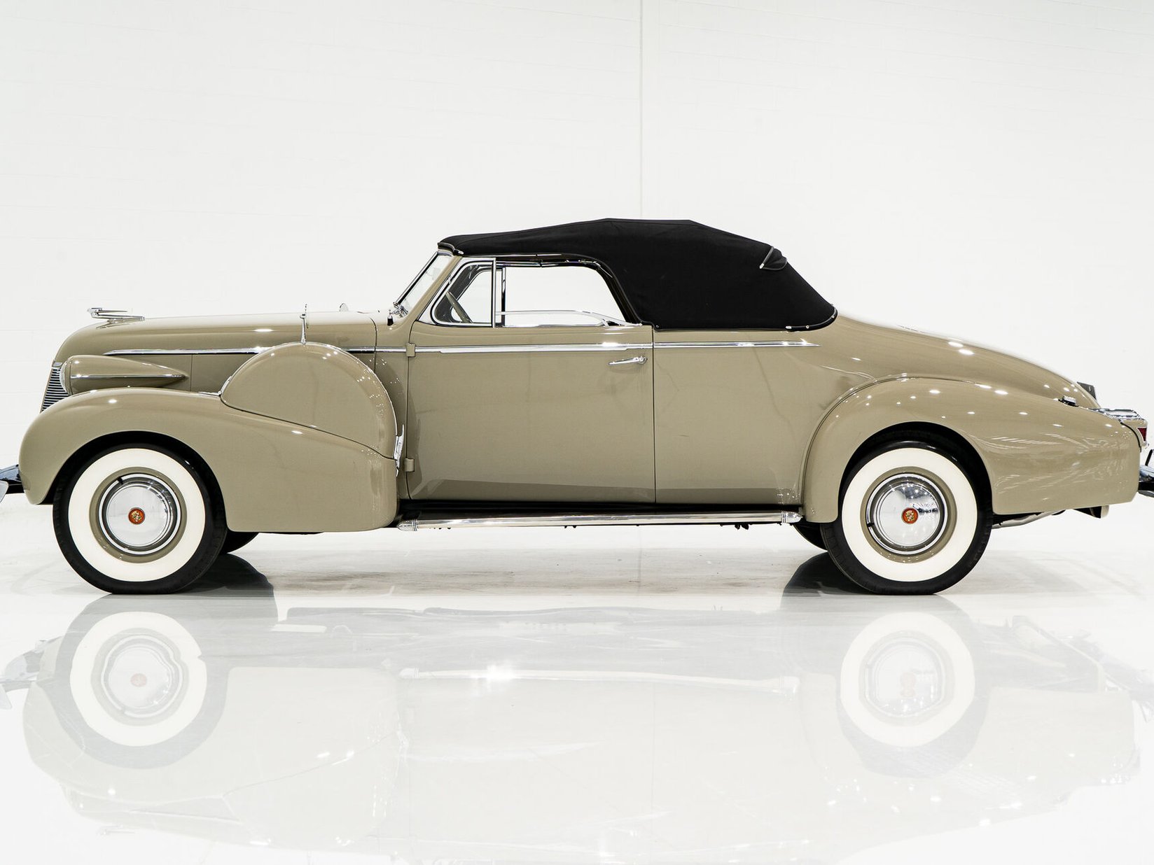 Cadillac Series 75 1 of 27 built. Former CCCA National first prize winner *PRICE IN USD* 1939 Brun Montréal - photo #45