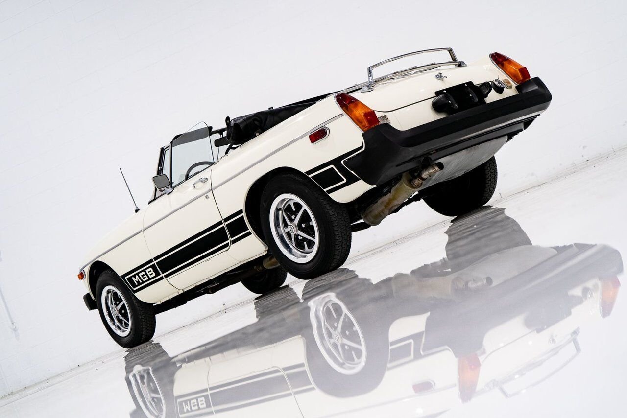 1979 MG B Beautifully presented from former complete restoration White Montreal - photo #58