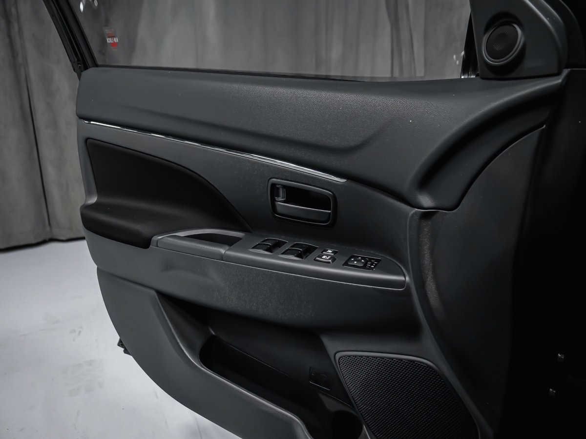2026 Mitsubishi RVR ES Labrador Black Montreal - photo #13