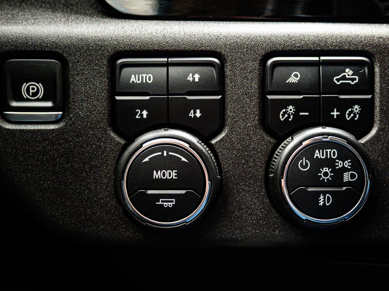 2024 Chevrolet Silverado 1500 4WD Crew Cab 147 LT Trail Boss Black Sherwood Park - photo #17