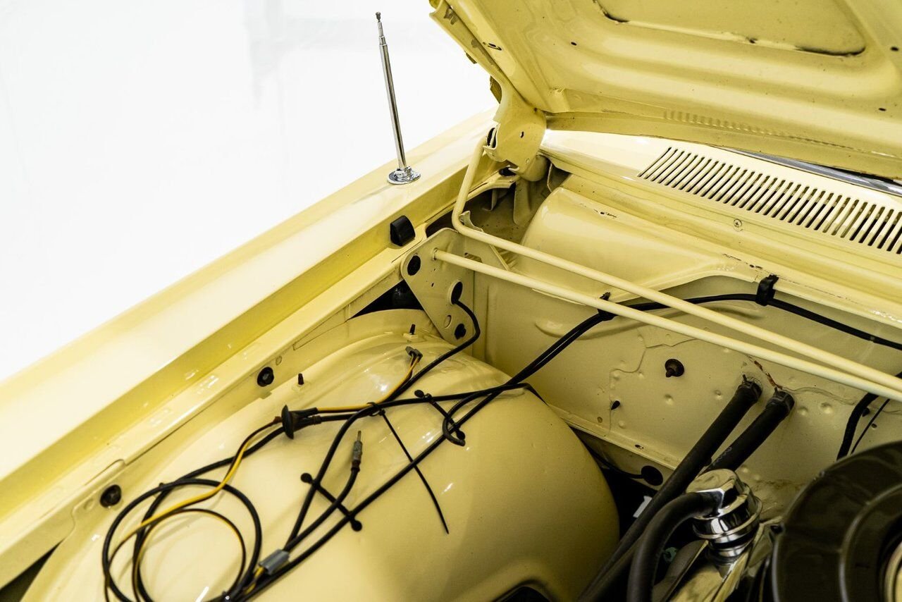 Chrysler 300 PRIX EN USD 440cu.in. Fully restored example 1968 Jaune Montréal - photo #64