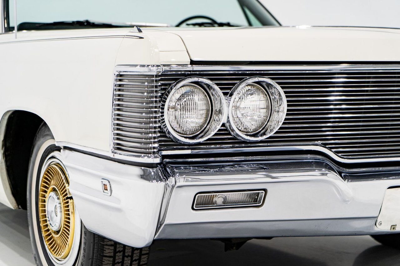 Chrysler IMPERIAL Unrestored with only 31,056 original miles **PRICE IN USD** 1968 Blanc Montréal - photo #2