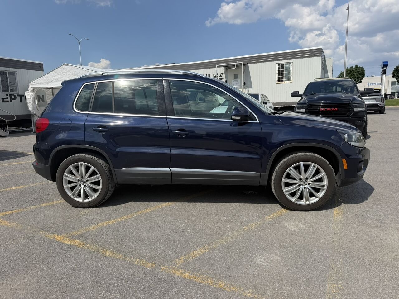 Volkswagen Tiguan Comfortline 4MOTION 2017 Bleu Laval - photo #9