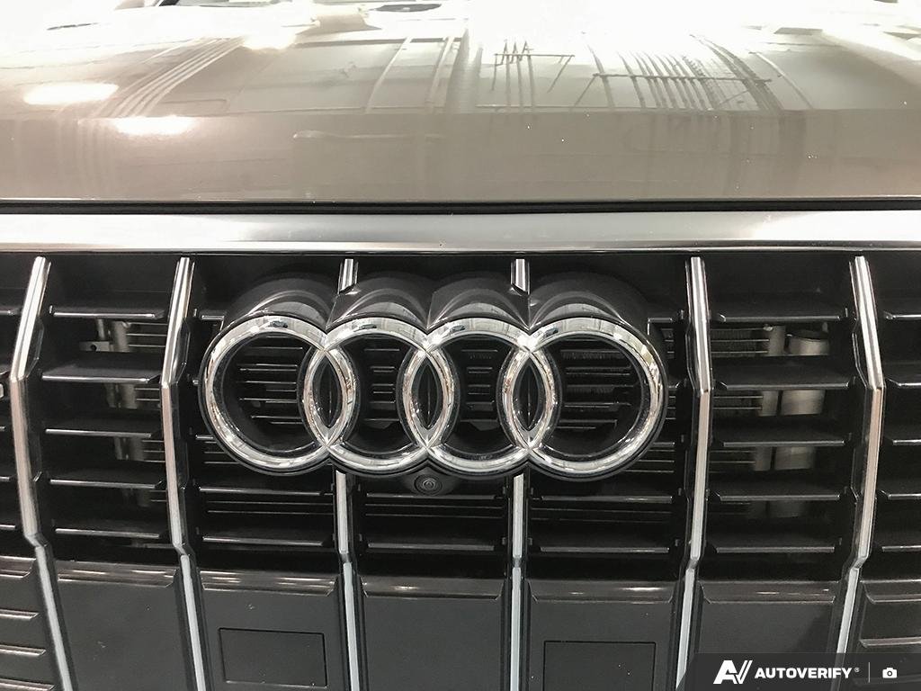 2019 Audi Q3 2600536B | Technik Grey Edmonton - photo #8
