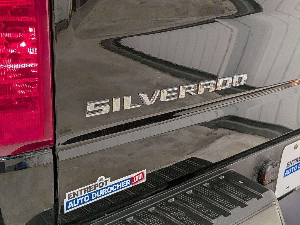 Chevrolet Silverado 1500 4WD Crew Cab 157" Custom 2022 Noir Val-David - photo #35