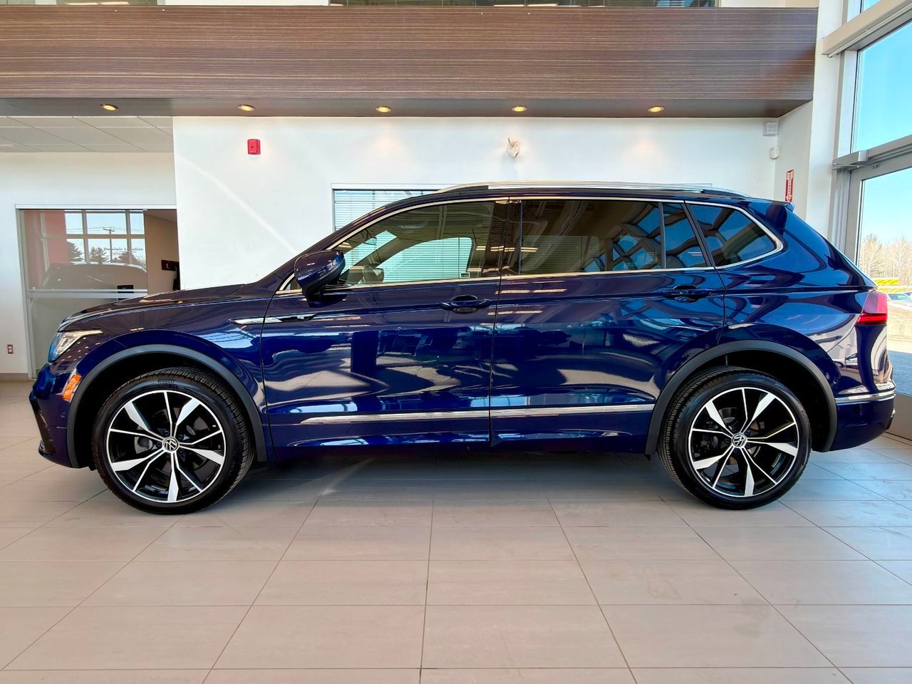 Volkswagen Tiguan 2024 Bleu Notre-Dame-des-Prairies - photo #10