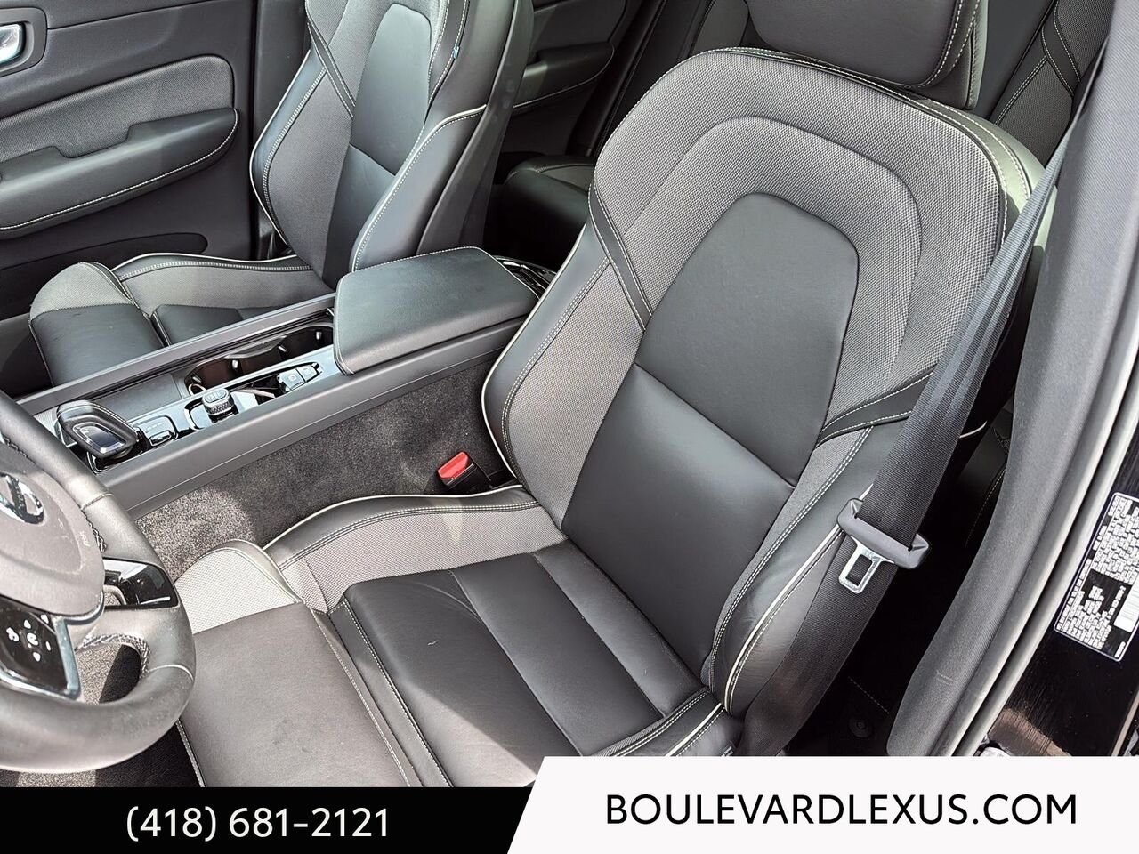 2022 Volvo XC60 19661A | B6 R-Design TI Black Quebec - photo #8